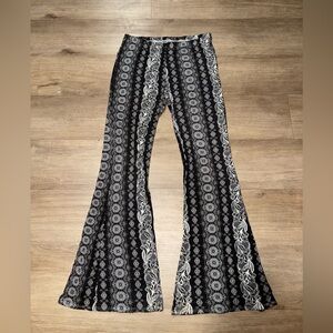 Black and White Floral Patterned Flare Leggings